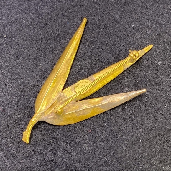 Vintage Hawaiian Realities broach/pin in a palm or bamboo leaf design - Picture 3 of 8